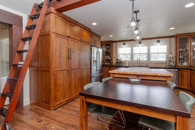 19055 Cove Creek Road, Prairie Grove, AR 72753