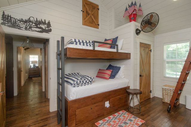 19055 Cove Creek Road, Prairie Grove, AR 72753