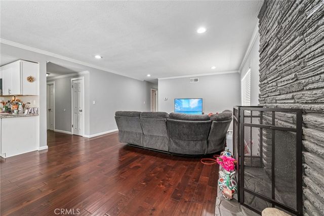 1332 N 13th Avenue, Upland, CA 91786