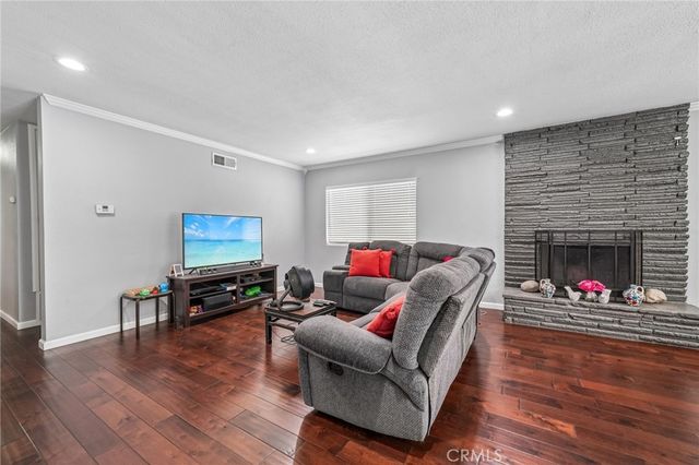 1332 N 13th Avenue, Upland, CA 91786