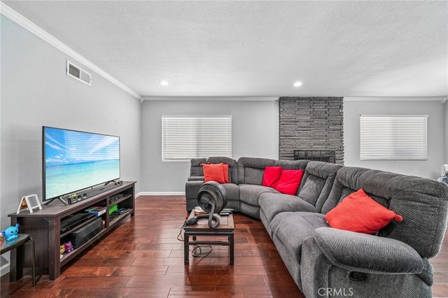 1332 N 13th Avenue, Upland, CA 91786