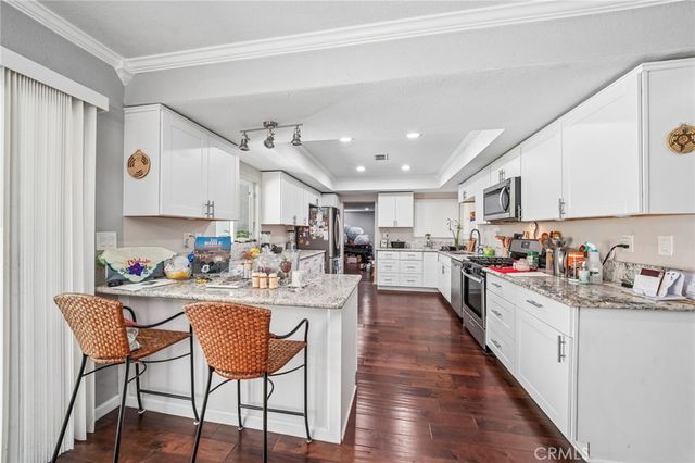 1332 N 13th Avenue, Upland, CA 91786