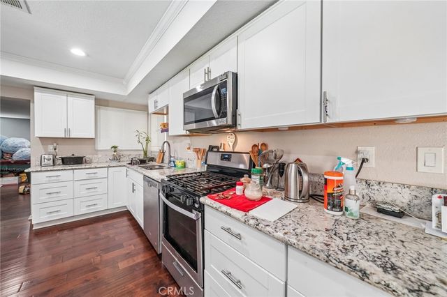 1332 N 13th Avenue, Upland, CA 91786