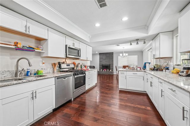 1332 N 13th Avenue, Upland, CA 91786