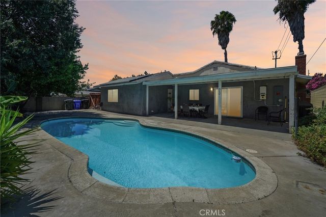 1332 N 13th Avenue, Upland, CA 91786