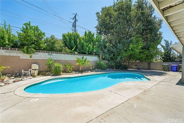1332 N 13th Avenue, Upland, CA 91786