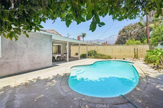 1332 N 13th Avenue, Upland, CA 91786