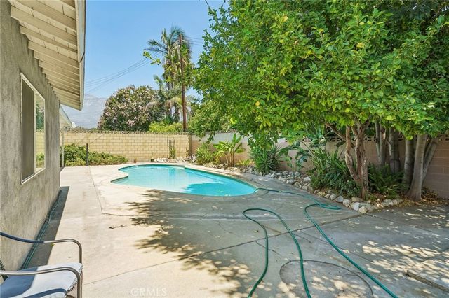 1332 N 13th Avenue, Upland, CA 91786