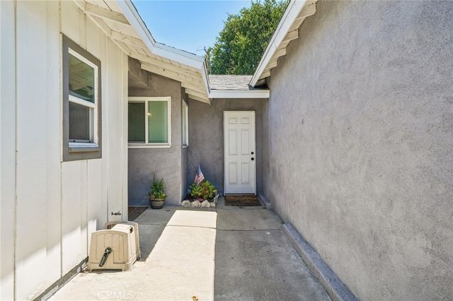 1332 N 13th Avenue, Upland, CA 91786