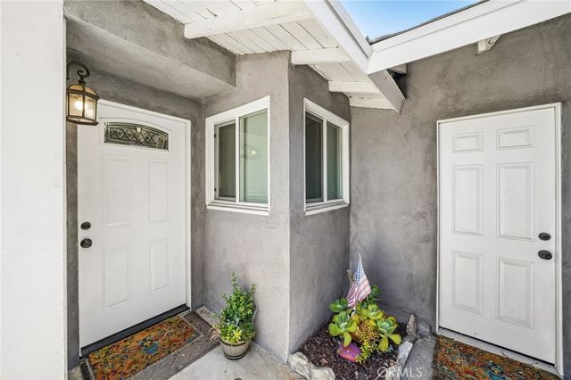 1332 N 13th Avenue, Upland, CA 91786