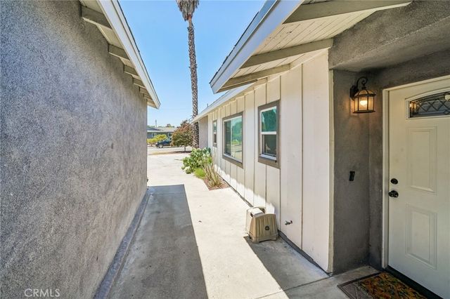 1332 N 13th Avenue, Upland, CA 91786