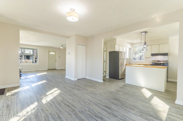 651 Louis Coleman Jr Dr, Louisville, KY 40211