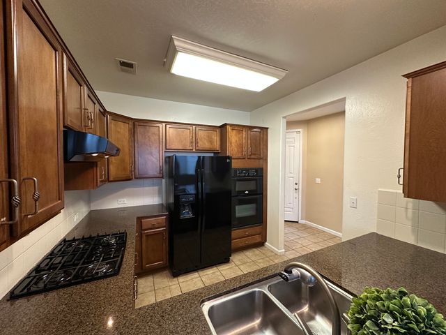 3938 W Flagstaff Avenue, Visalia, CA 93291