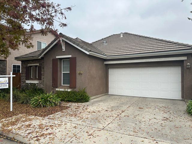 3938 W Flagstaff Avenue, Visalia, CA 93291