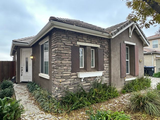 3938 W Flagstaff Avenue, Visalia, CA 93291