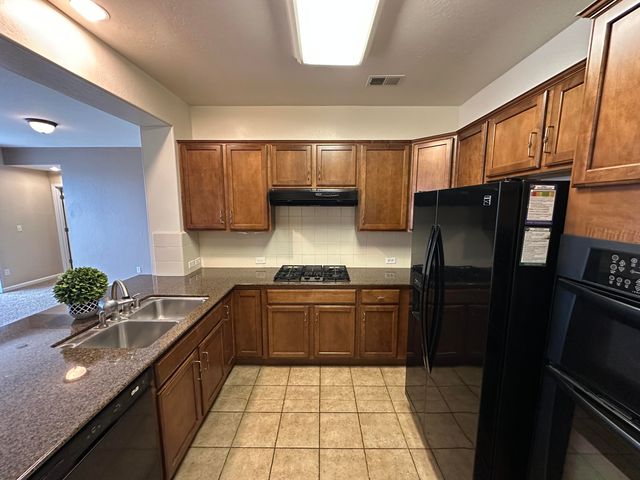 3938 W Flagstaff Avenue, Visalia, CA 93291