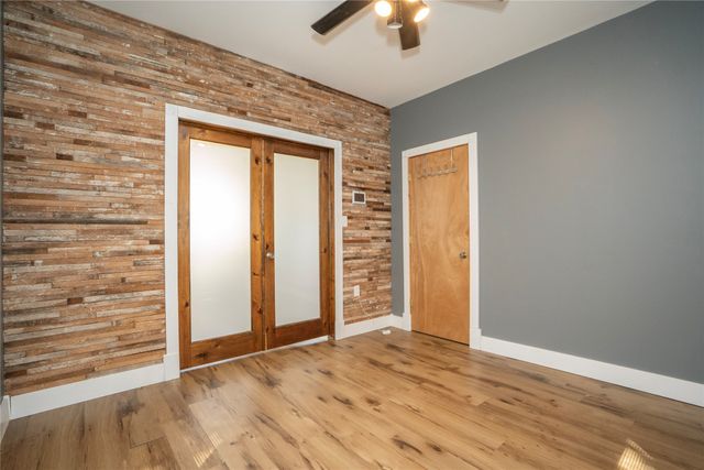 428 S 6th Avenue E, Newton, IA 50208