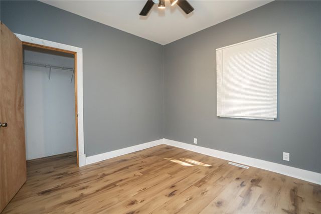 428 S 6th Avenue E, Newton, IA 50208