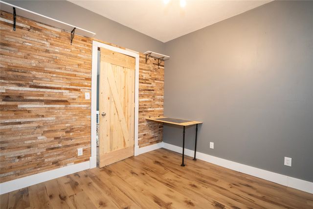 428 S 6th Avenue E, Newton, IA 50208