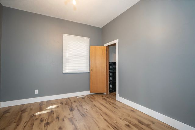 428 S 6th Avenue E, Newton, IA 50208