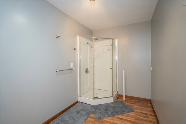 428 S 6th Avenue E, Newton, IA 50208