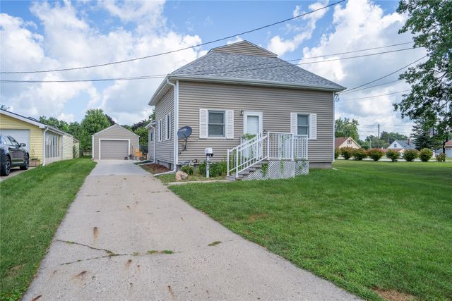 428 S 6th Avenue E, Newton, IA 50208