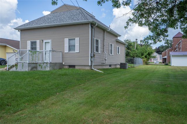 428 S 6th Avenue E, Newton, IA 50208