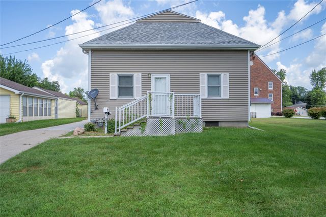 428 S 6th Avenue E, Newton, IA 50208