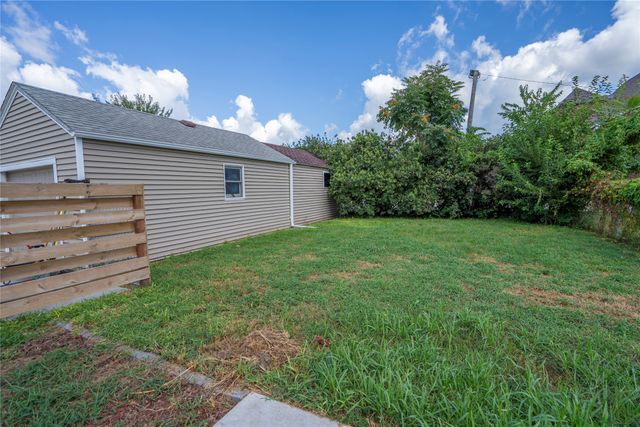 428 S 6th Avenue E, Newton, IA 50208