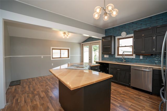 428 S 6th Avenue E, Newton, IA 50208