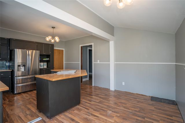 428 S 6th Avenue E, Newton, IA 50208