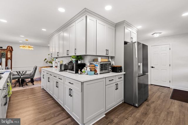 4951 ROSLYN RD, Annandale, VA 22003