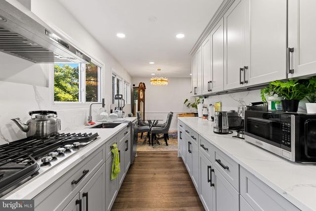 4951 ROSLYN RD, Annandale, VA 22003