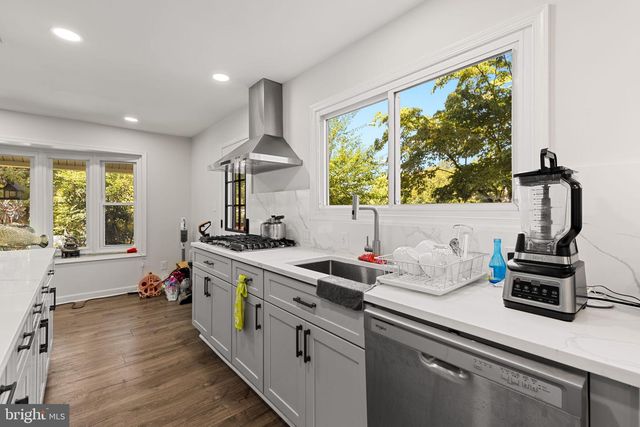 4951 ROSLYN RD, Annandale, VA 22003