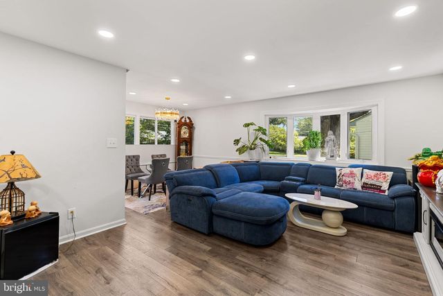 4951 ROSLYN RD, Annandale, VA 22003