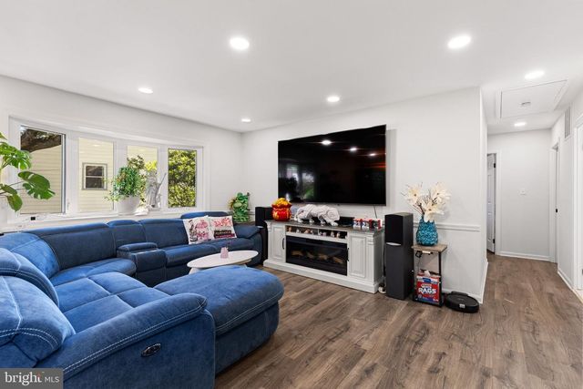 4951 ROSLYN RD, Annandale, VA 22003