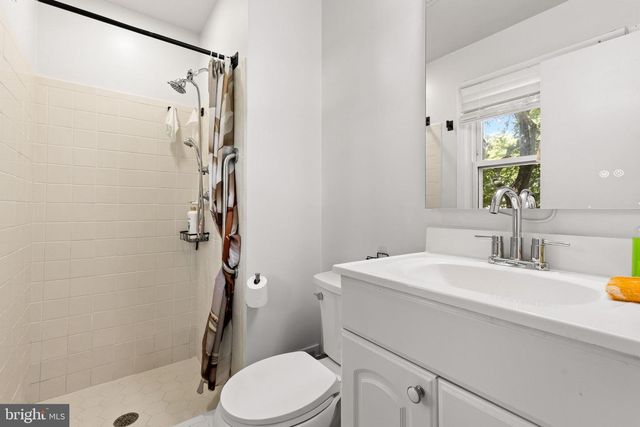 4951 ROSLYN RD, Annandale, VA 22003