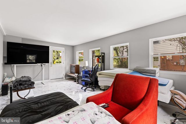 4951 ROSLYN RD, Annandale, VA 22003