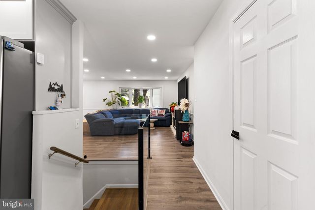 4951 ROSLYN RD, Annandale, VA 22003