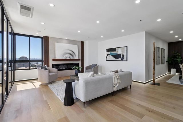 700 Front St 1402, San Diego, CA 92101