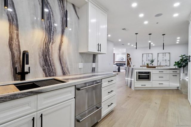 700 Front St 1402, San Diego, CA 92101