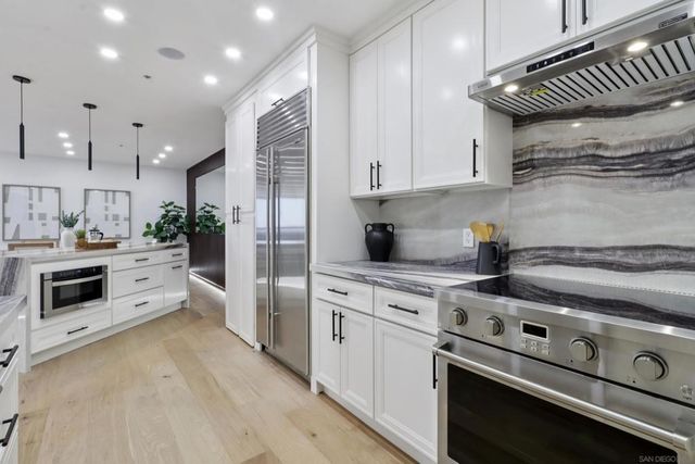 700 Front St 1402, San Diego, CA 92101