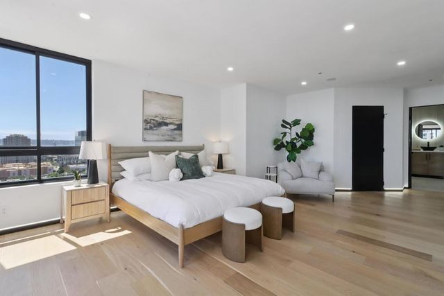 700 Front St 1402, San Diego, CA 92101