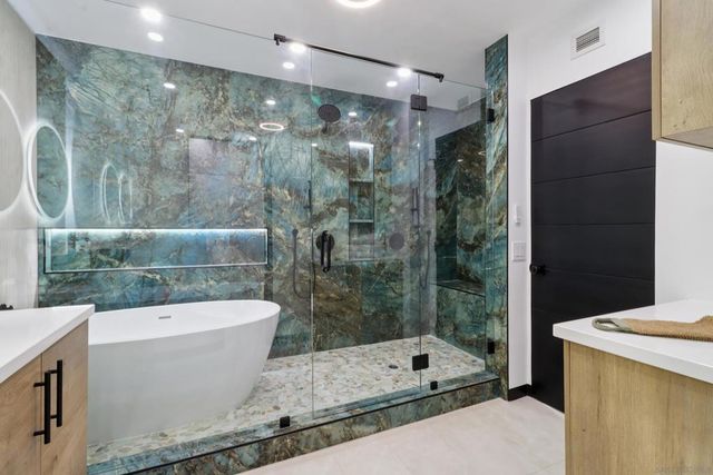 700 Front St 1402, San Diego, CA 92101