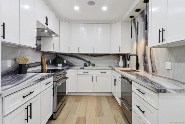 700 Front St 1402, San Diego, CA 92101