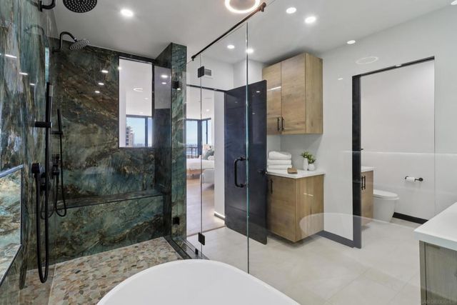 700 Front St 1402, San Diego, CA 92101