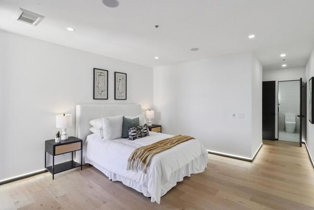 700 Front St 1402, San Diego, CA 92101