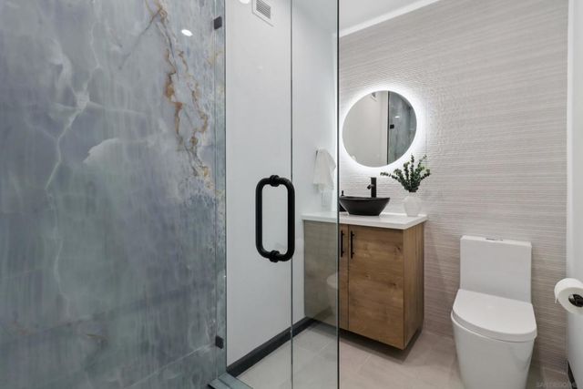 700 Front St 1402, San Diego, CA 92101