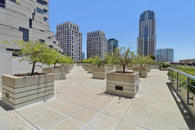 700 Front St 1402, San Diego, CA 92101