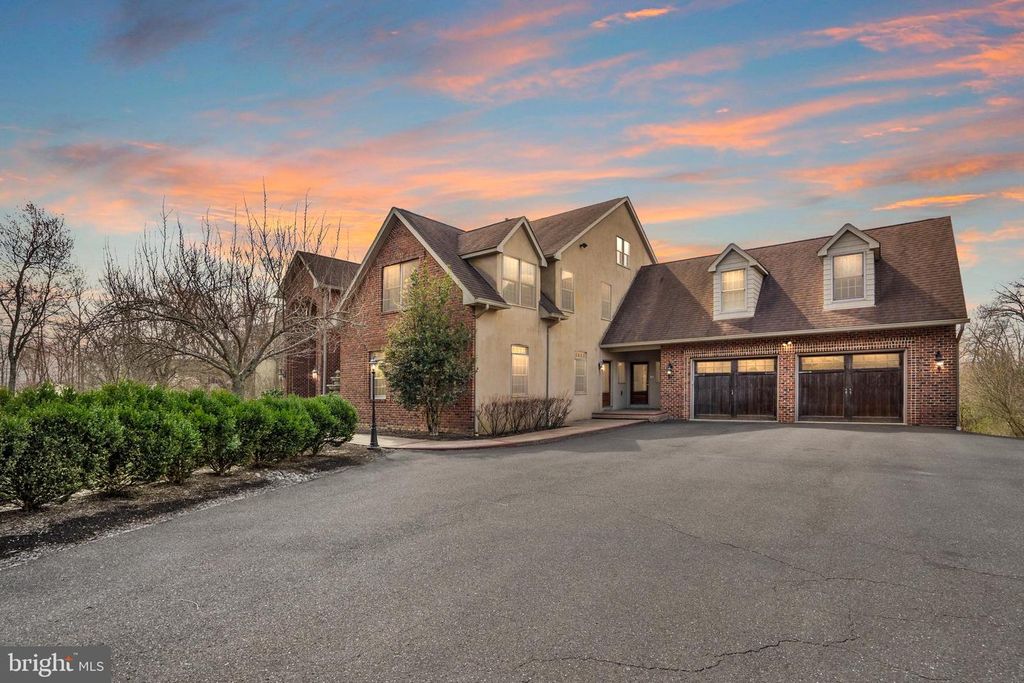 102 PICKWICK DR, Doylestown, PA 18901